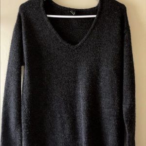black long sleeve tee